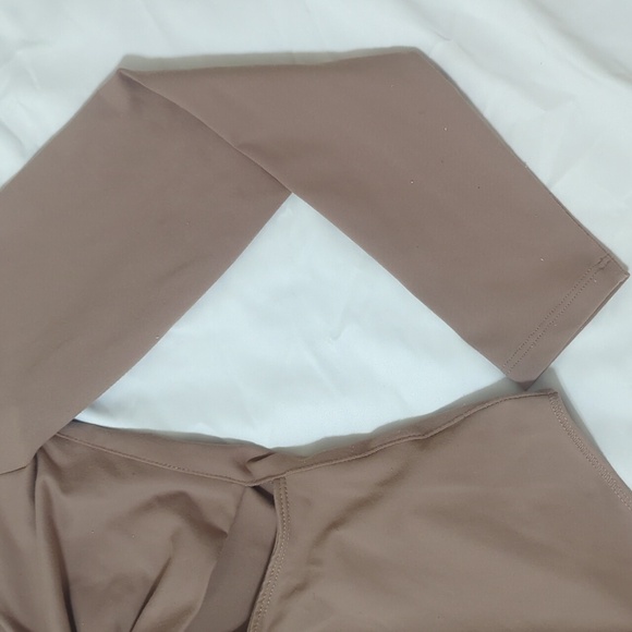 A&F Long Sleeve Double Layered Seamless Cutout Bodysuit, Color Tan Size S - Picture 7 of 16